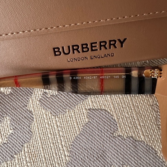 Burberry Sunglasses Kitty 4364 New - Picture 3 of 10